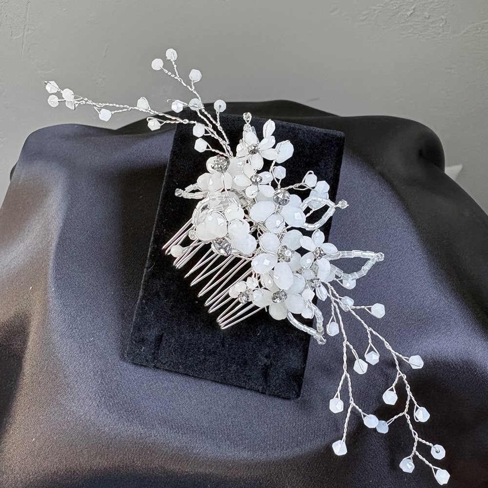 Elegant Silver and White Hair Comb